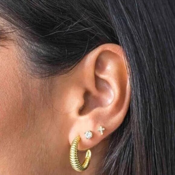 Dainty Diamond Cross Stud Earring Faith Gift Tragus Stud screw back 3rd piercing - Picture 5 of 7